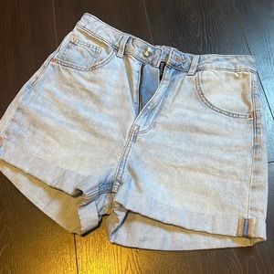 H&M divided folded hem mom style jean shorts size US6